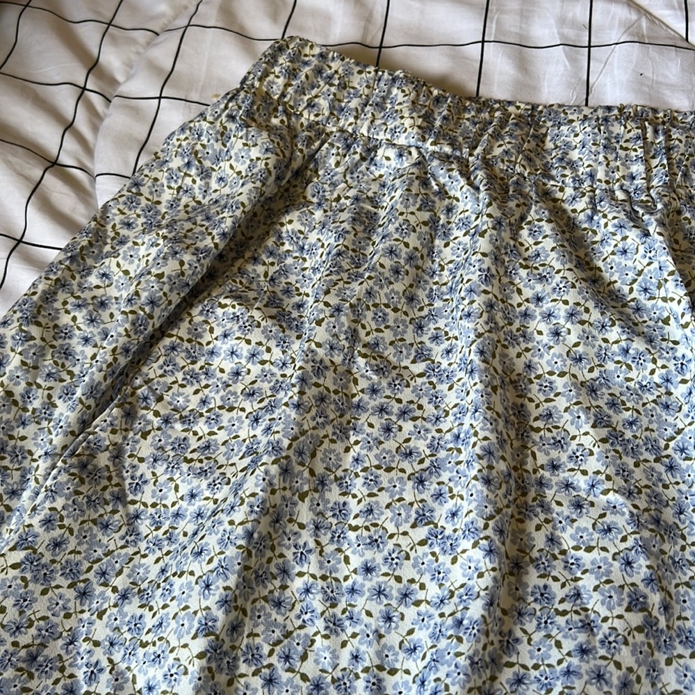 Brand -SHEIN , size -large ,color-floral blue light blue - Picture 4 of 4